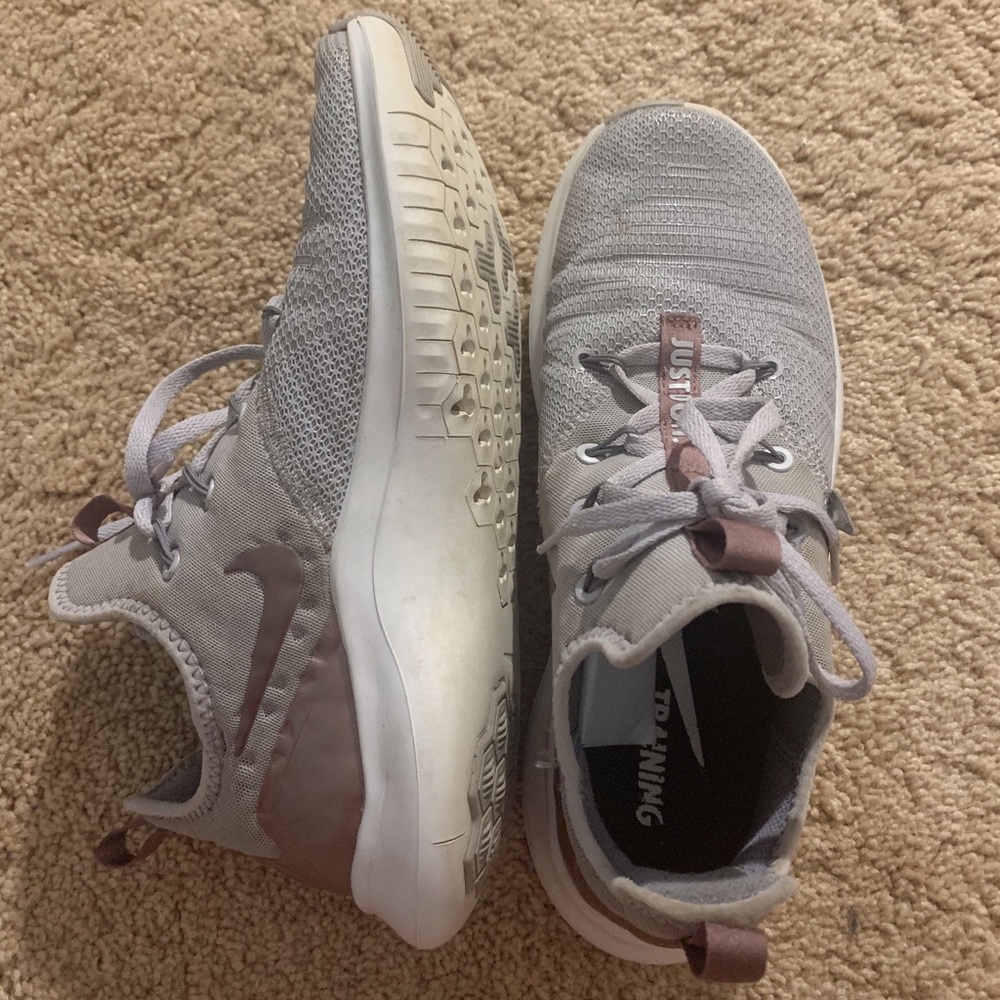 Women’s Gray Nike Free Run Train Sneakers Size 7.5